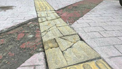 雨后一踩就“炸”！成都这些马路“地雷”何时排？