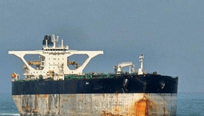 美军“抢船”成功，复刻劫掠中国油轮，俄罗斯派潜艇军舰护航也没用