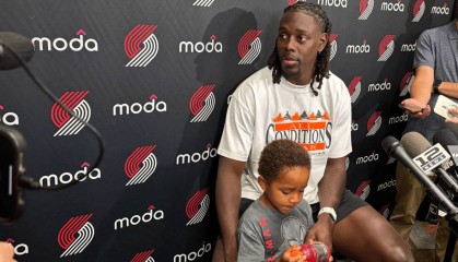 霍勒迪:杨瀚森表现像超级巨星 备受关注是应得的