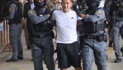 跨境网赌头目佘智江（湖南出生，后获柬埔寨国籍），被引渡回中国