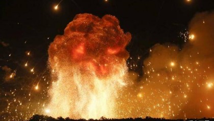 6枚美制导弹扑向俄！现场如原子弹爆炸！克宫高层紧急来华求助