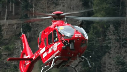 25岁中国翼装飞行者在意大利飞行时不幸撞上山壁遇难