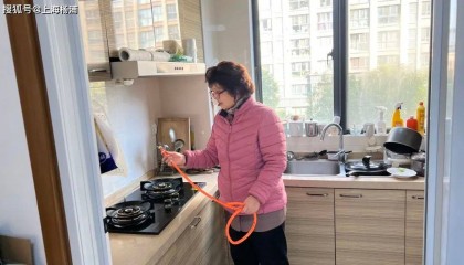 老人生活遇麻烦,社区“随手帮项目”及时解烦忧