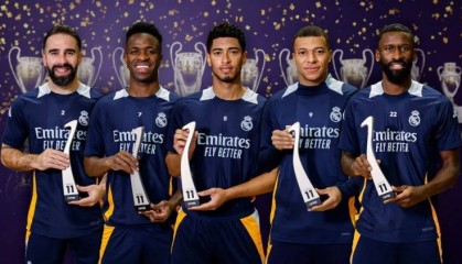 姆巴佩、维尼修斯、贝林厄姆、吕迪格卡瓦哈尔领取年度最佳阵奖杯