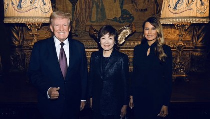 外媒：梅拉尼娅发合影证实安倍晋三遗孀安倍昭惠在海湖庄园会见特朗普夫妇