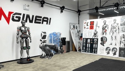 中国人形机器人再获突破 全球首例完成前空翻特技