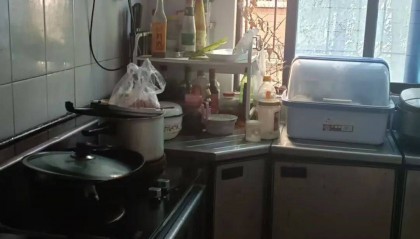 心疼！南宁一业主上厕所要经过厨房，抽油烟机贴防撞条……