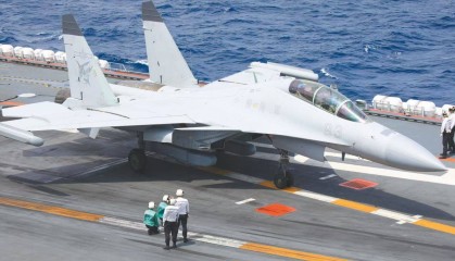 山东舰“近万架次”舰载机起降透露什么信号？专家：表明航母战力完全能担负远海防御作战任务