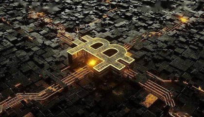 “比特币”冲上微博热搜,价格最高触及5.75万美元创两年来新高