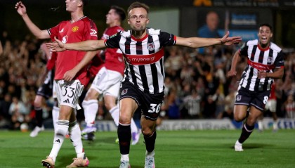 杀人诛心!英乙队点球战淘汰曼联 主帅称赞红魔走在正确道路