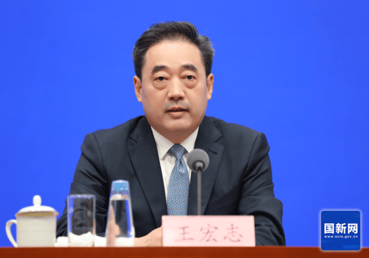 我国建成全球最大电动汽车充电网络，每5辆车就有2个充电桩