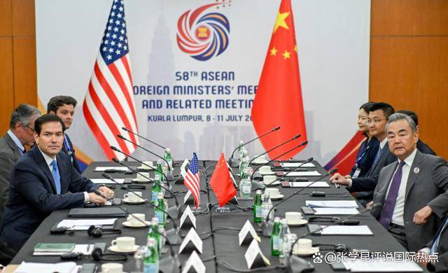 百国军事代表赴华，美国不吭声，中方打了2通电话，口气出奇强硬