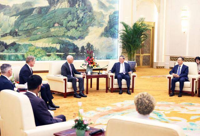 李强会见美国国会众议员代表团