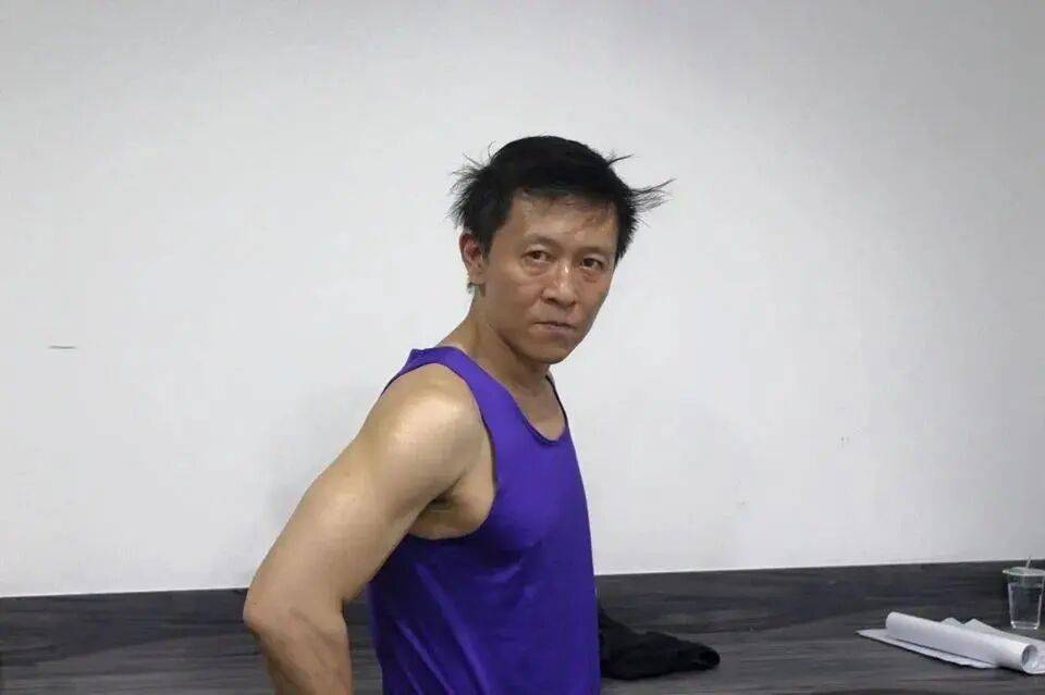 55岁演员家中猝逝,陈尸多日才被发现