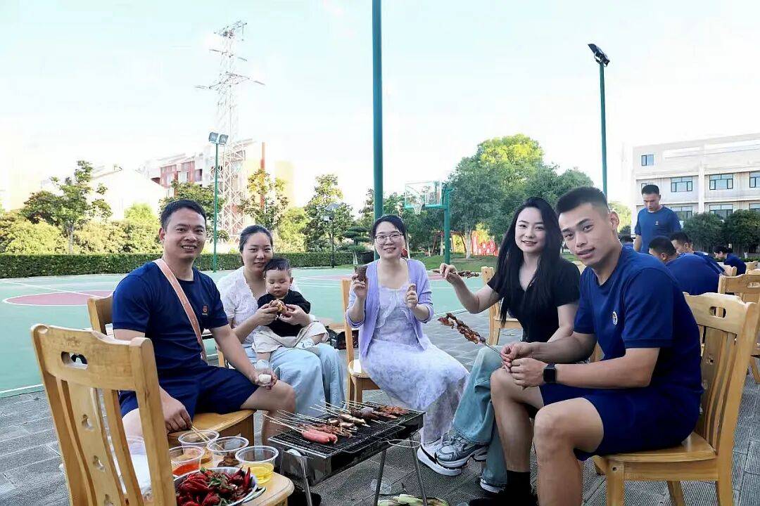 月满红门家更圆｜中秋家属来队共话团圆时