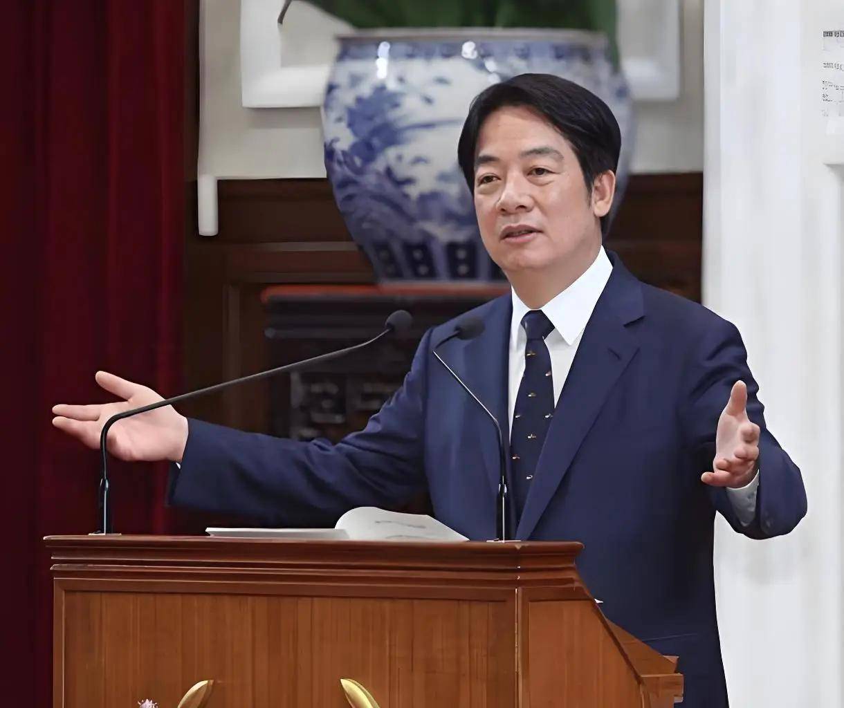 郑丽文当选国民党主席，先攻民进党，不到24小时，赖清德民调崩盘