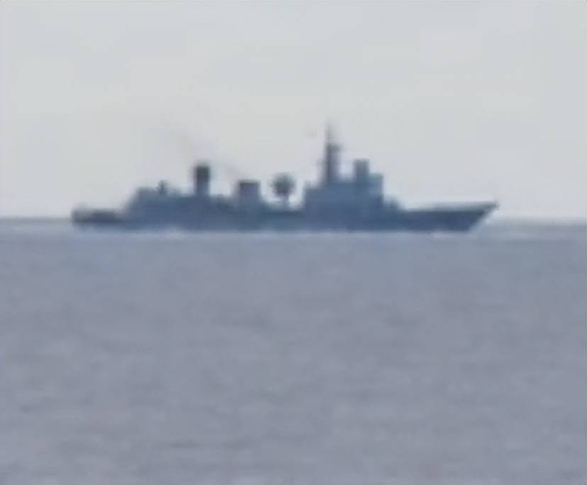 美军再度遭遇耻辱时刻:中国海军6艘战舰包围,815舰插入南海演习