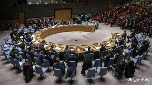 中方放行，朱拉尼喜笑颜开访美，全程站着，特朗普连座都没给他留