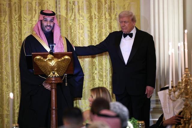 马斯克重返白宫,没了之前的高调,特朗普:你要好好谢谢我