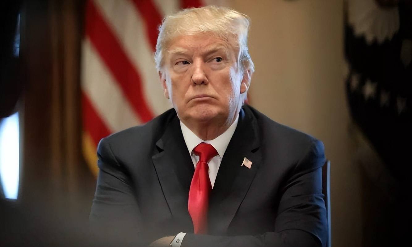 快讯！高市早苗一错再错，日本逮捕美公民，特朗普发出通牒，日本迎来“亡国”内阁，要被群起而攻之？