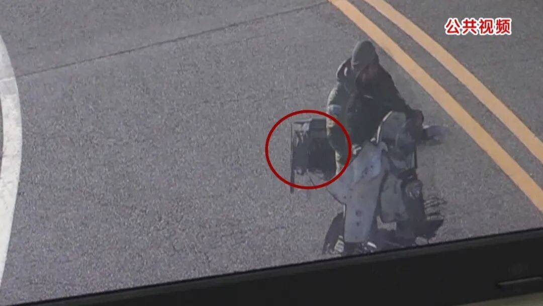 “我回家拿钱赔偿……”北京街头，男子骑电动自行车撞人后逃逸，独留八旬老人瘫倒在地
