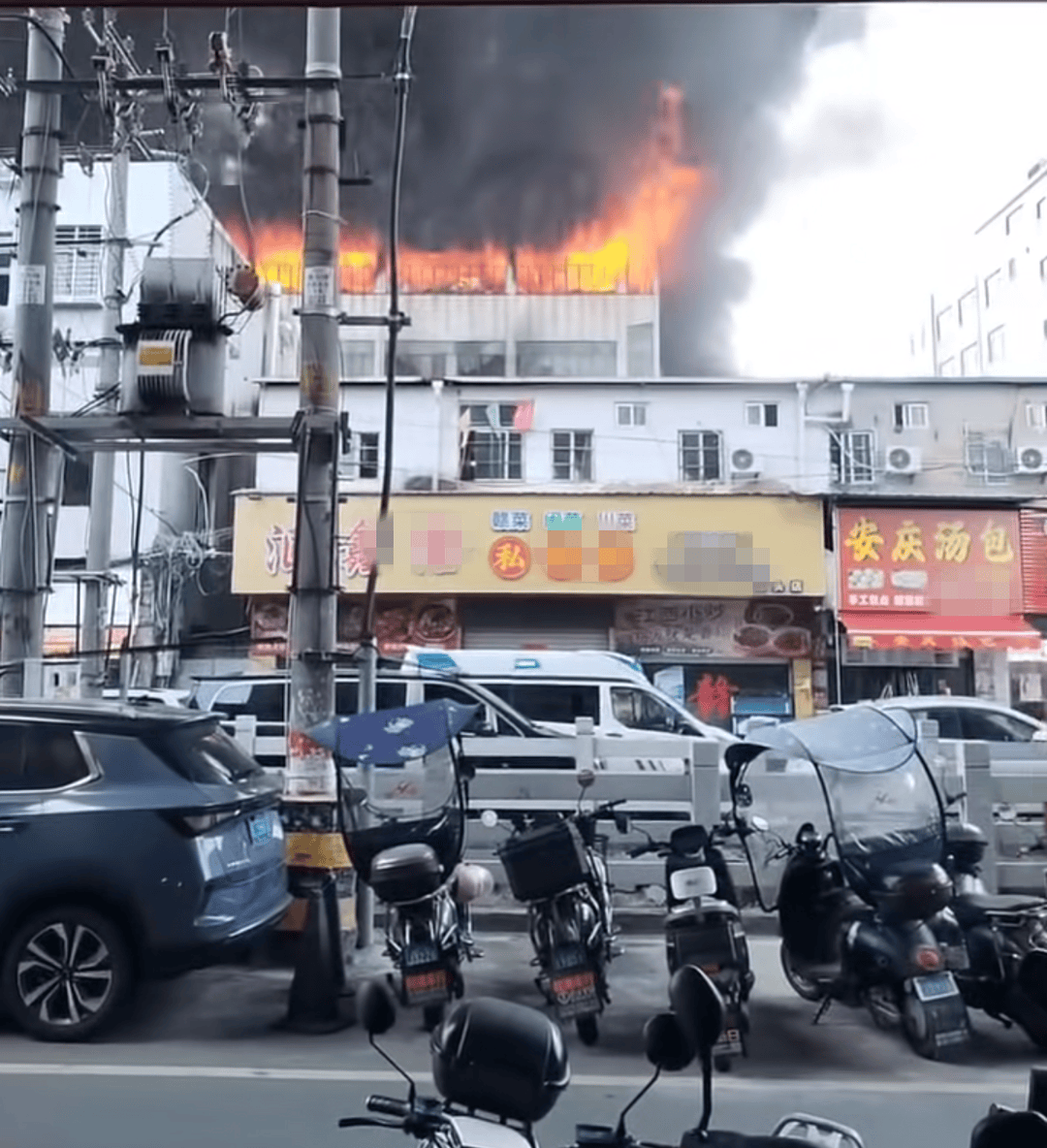 福建晋江一鞋厂着火，多人被困楼顶，当地：火势已得到控制